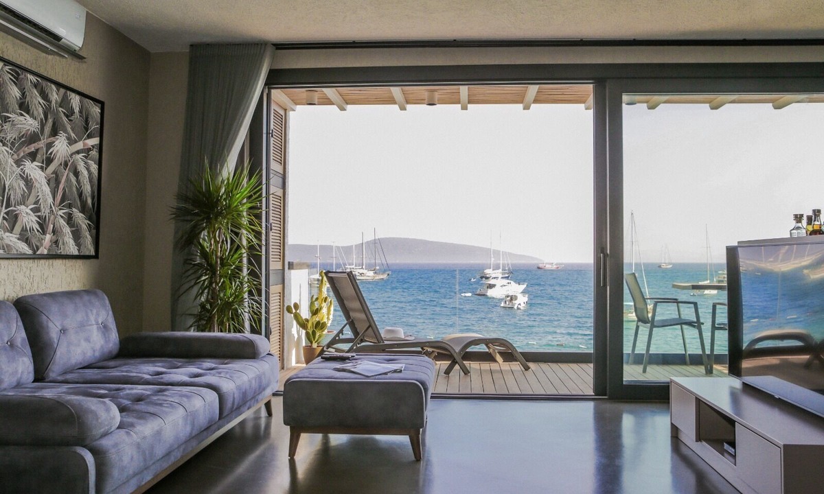 Bodrum City Center Apartment | Surfer Caravan Gastro Pub and Suites
