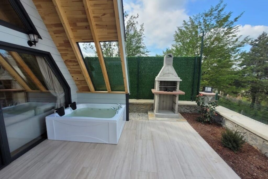 Adapazari House | Detached- Heated Pool-Lake and Nature Viewnn