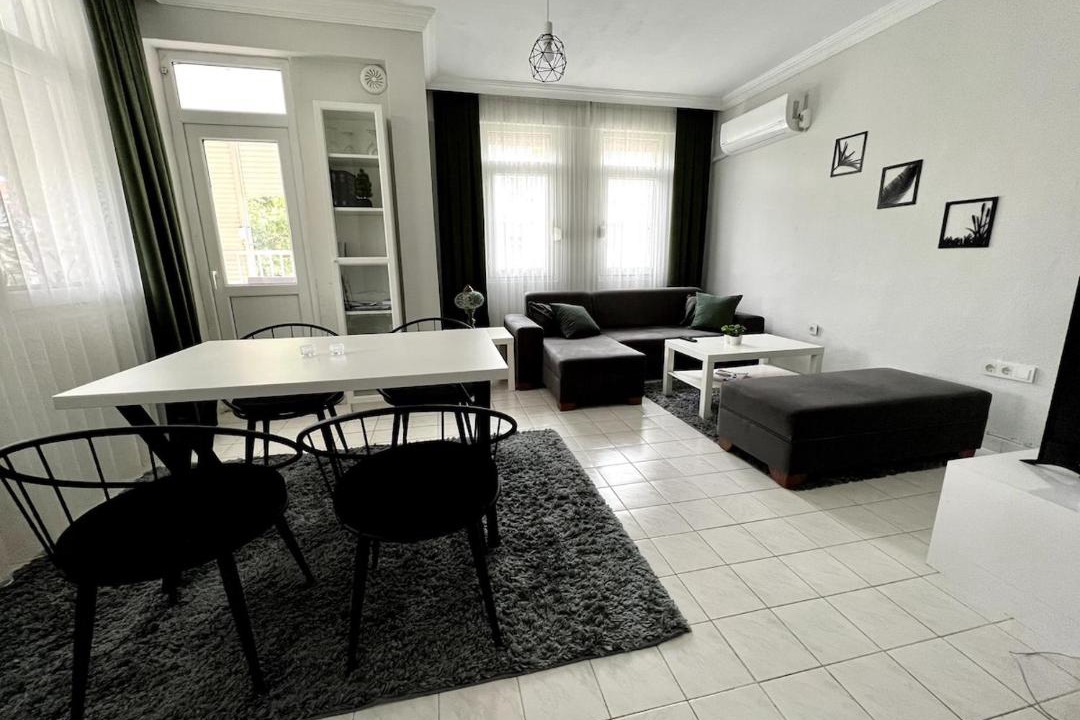 Side Apartment | Appartement in a Complex with a Pool and a Great Location