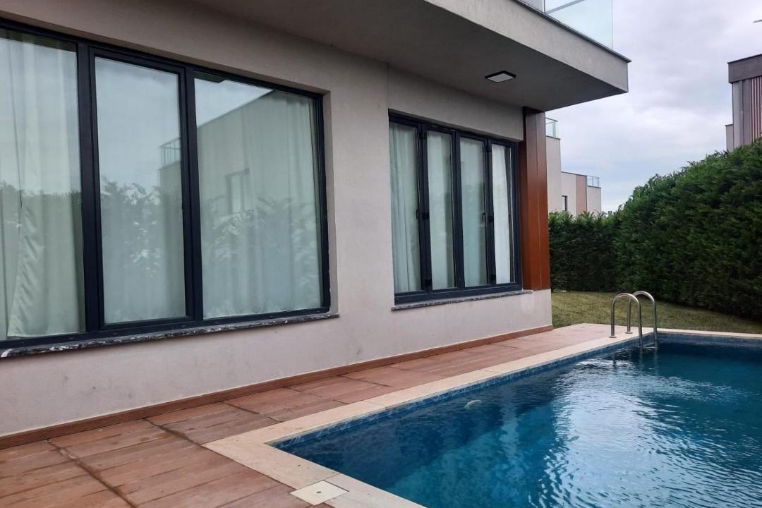 Kumburgaz Apartment | Villa with private pool for daily rent in Istanbul