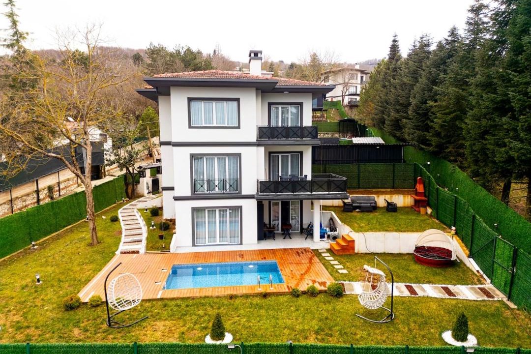 Ilmiye Villa | Terrazzo Sapanca - Isıtmalı Havuzlu Villa Sole