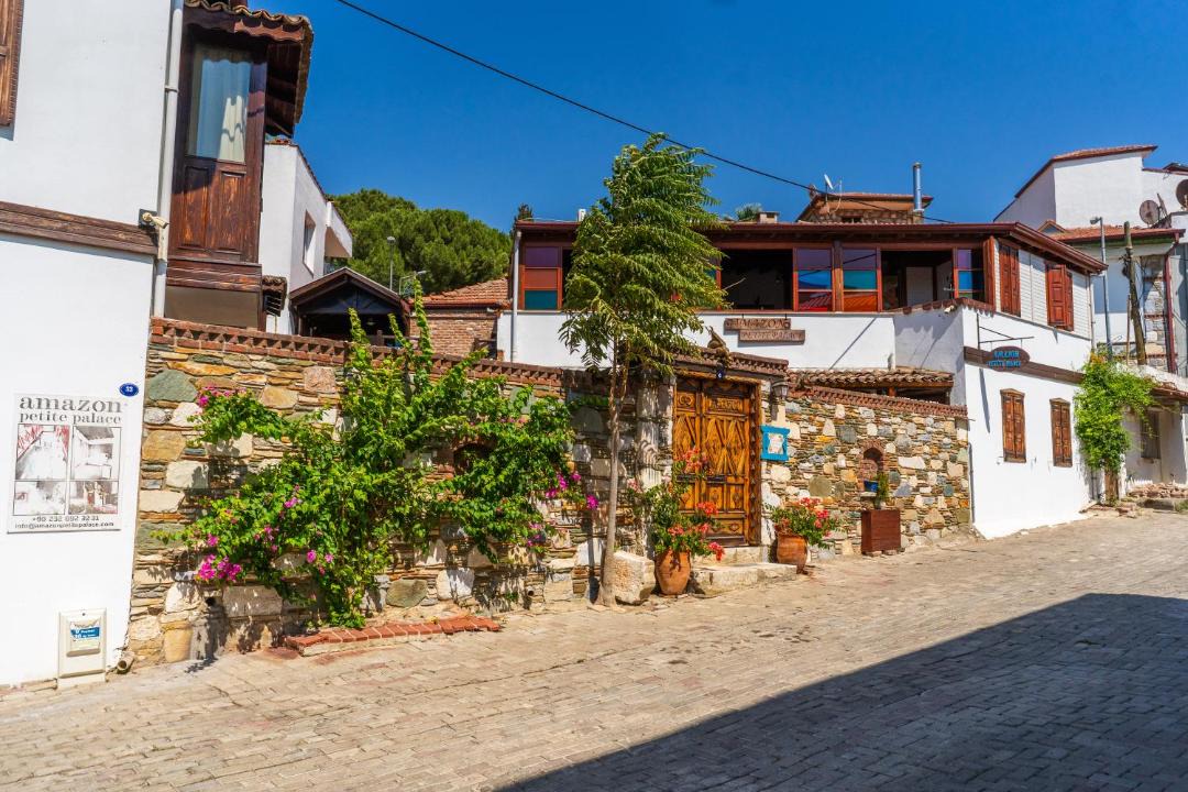Selcuk House | Amazon Petite Palace