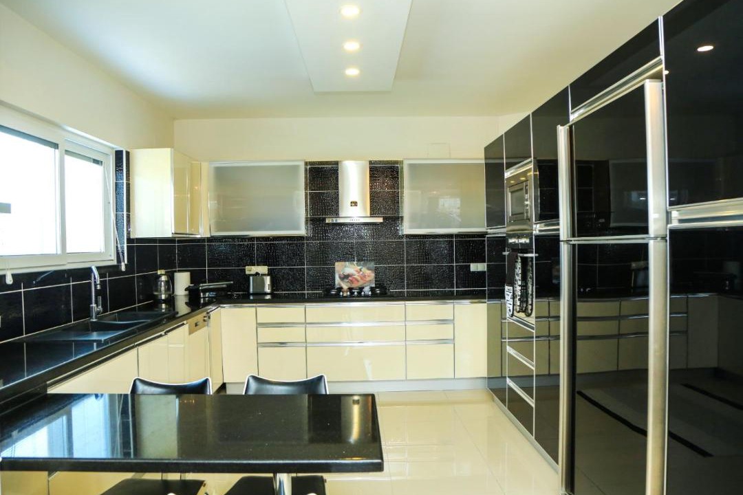 Dalyan City Center Villa | Hot tub-Fireplace-Pets-Sleeps 11-Bbq-Pool-Parking