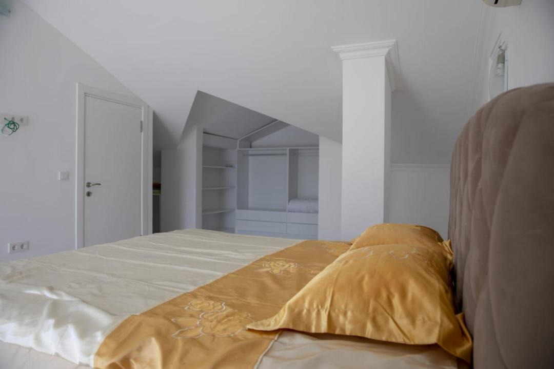 Photo of Bedroom in Side