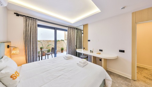 Deluxe Apartment