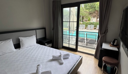 Superior Room, Pool View