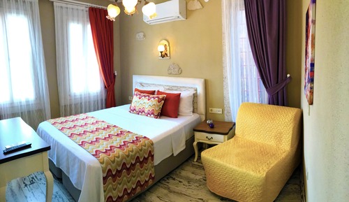 Deluxe Room, Pool View