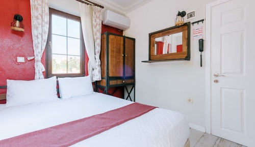 Basic Double Room, 1 Queen Bed, Non Smoking, Garden View