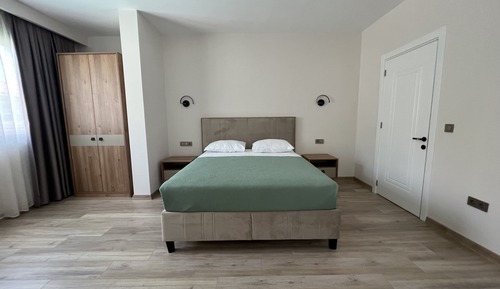 Deluxe Suite, 2 Bedrooms, Air conditioning, Pool View