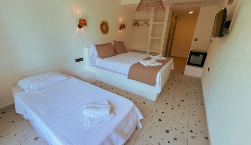 Standard Triple Room, Garden View