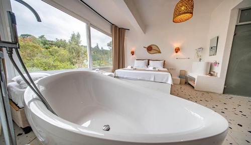 Classic Room, Partial Sea View