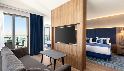 Deluxe Room, Corner