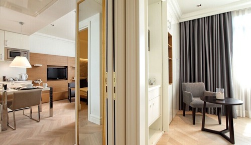 Premium Suite