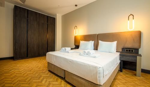 2 + 1 Suite Room
