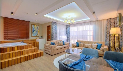 Luxury Suite