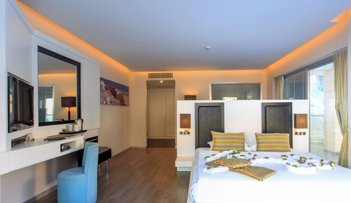 Superior Room, Jetted Tub
