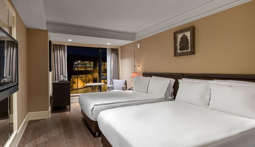 Superior Queen Twin Room with City View