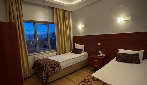 Basic Room, 2 Twin Beds, City View