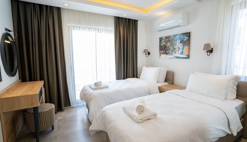 Apartment, 2 Bedrooms, Partial Sea View