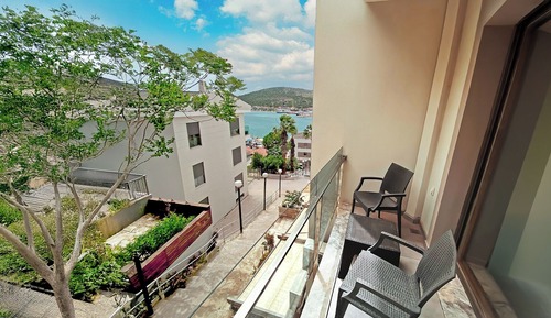 Standard Room, 1 Double Bed, Partial Sea View, Sea Facing