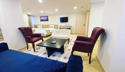 Grand Studio Suite, Park View