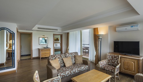 Deluxe Suite