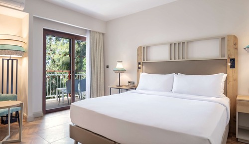 Deluxe Room, 1 King Bed