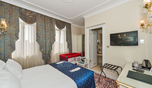 Deluxe Triple Room
