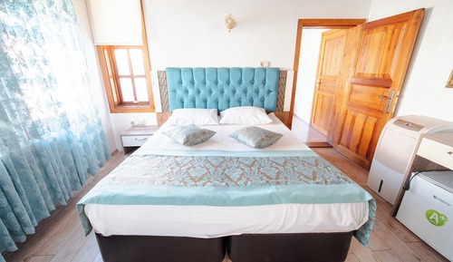 Deluxe Studio Suite