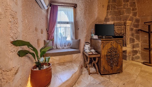 Honeymoon King Suite