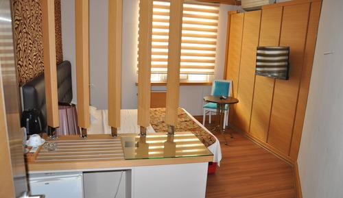 Classic Double Room Single Use, 1 Large Twin Bed