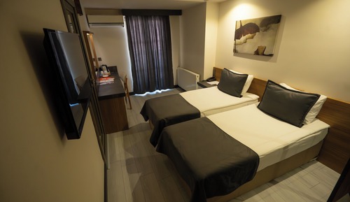 Classic Twin Room, City View