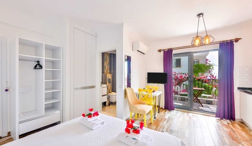 Economy Studio, 1 Double Bed, Partial Sea View
