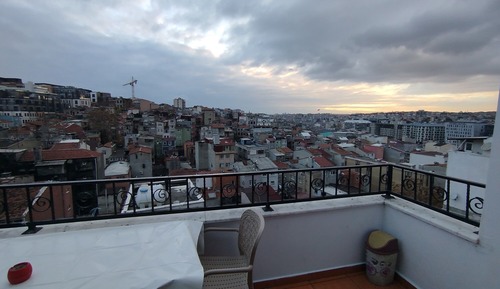 1 Bed in 8-Bed Mixed Dorm. with Terrace