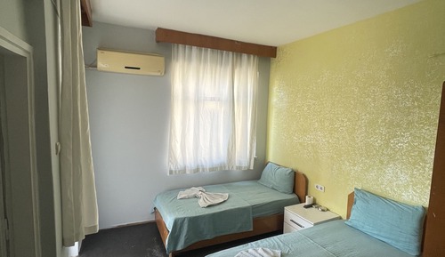 Single Room, Private Bathroom