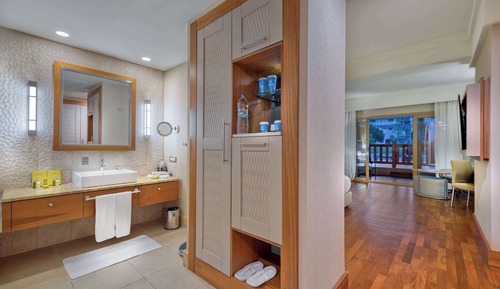 TWIN DELUXE ROOM SWIM-UP WITH POOL VIEW
