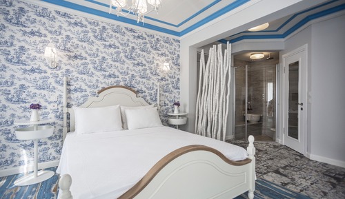 Deluxe Double Room, Private Bathroom, Garden View