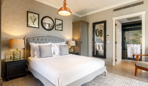 Deluxe Room, 1 Double Bed, Non Smoking, Bathtub