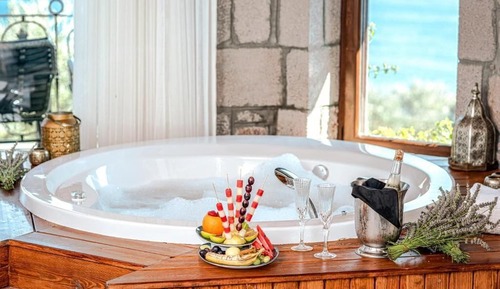 Deluxe Room with Jacuzzi