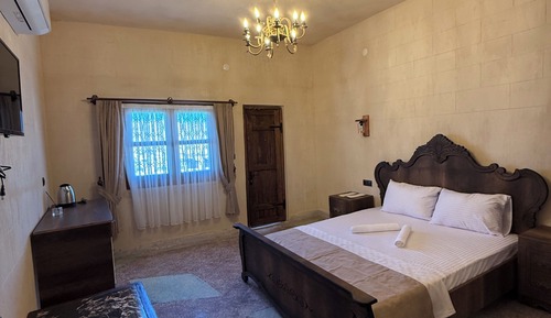 Deluxe Suite, City View