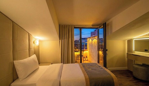Deluxe Double or Twin Room, Smoking, City View