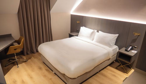 Standard Room, 1 Queen Bed (Roof)