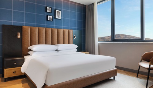 Junior Suite, 1 King Bed (City View)