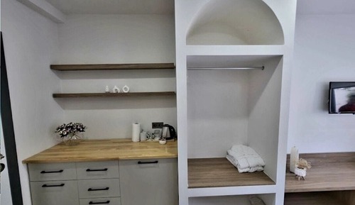 Deluxe Triple Room, Kitchen, Pool View