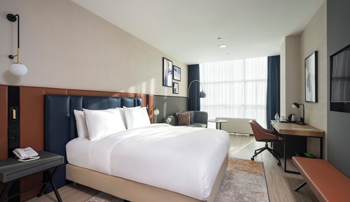 Standard Room, 1 Queen Bed, City View