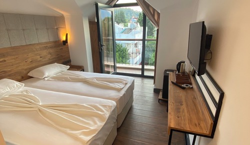Standard Room, Balcony, Partial Sea View