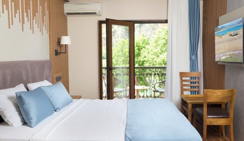Standard Triple Room, River View