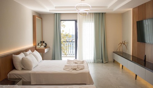 Standard Triple Room, Balcony, Marina View