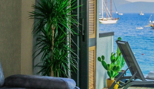 Deluxe Apartment, Sea View, Beachfront