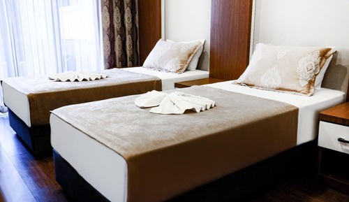 Standard Twin Room, Balcony, Partial Sea View